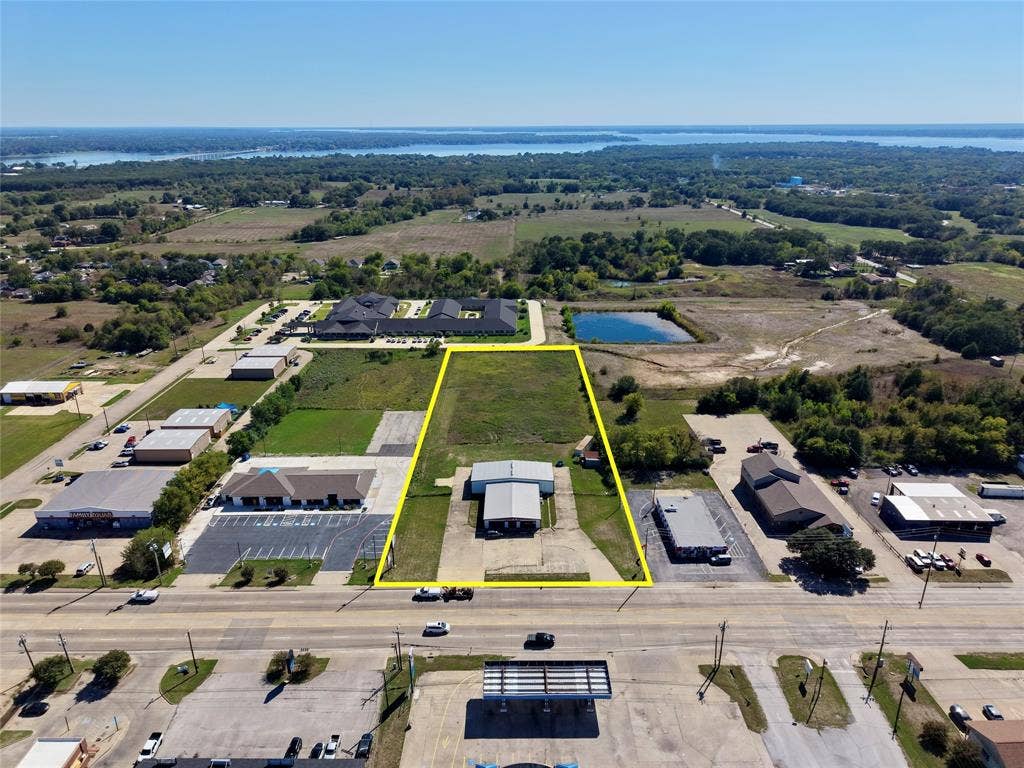 735 W Main Street, Gun Barrel City, TX 75156 735 W Main Street, Gun Barrel City, TX 75156