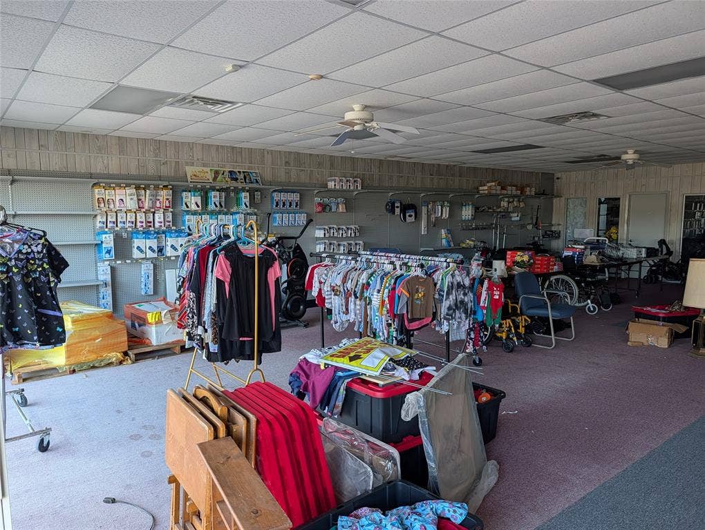 735 W Main Street, Gun Barrel City, TX 75156 735 W Main Street, Gun Barrel City, TX 75156