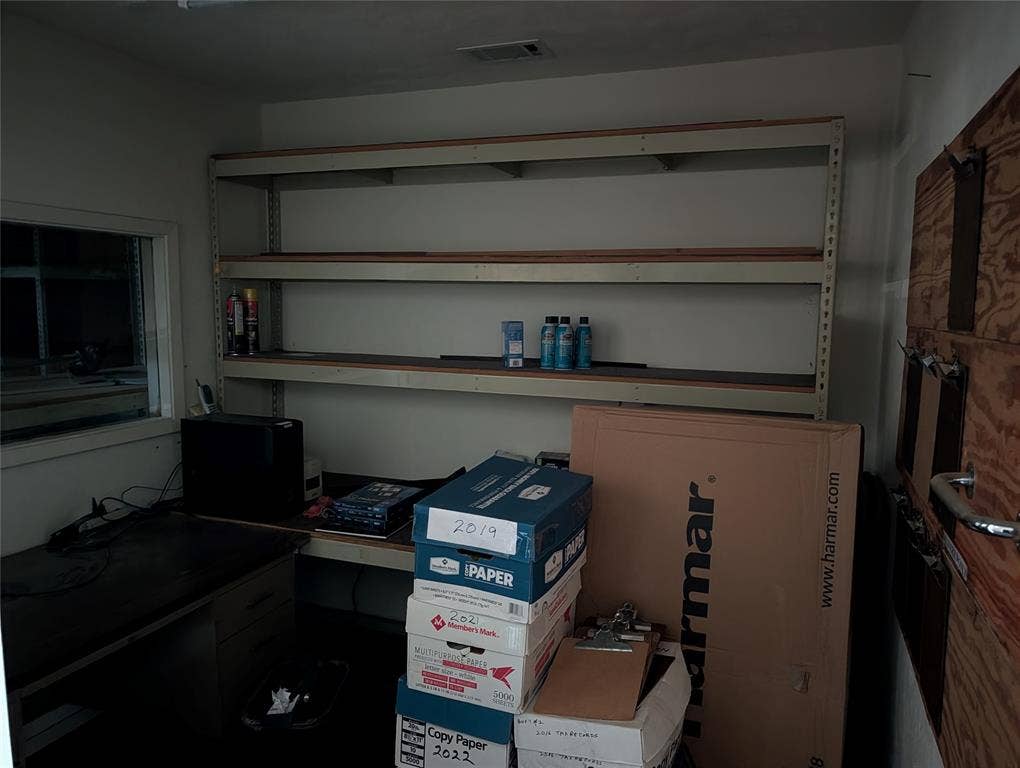 735 W Main Street, Gun Barrel City, TX 75156 735 W Main Street, Gun Barrel City, TX 75156