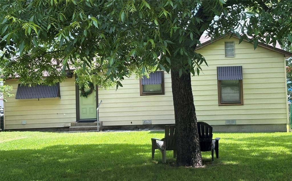 1910 N Travis Street, Sherman, TX 75092
