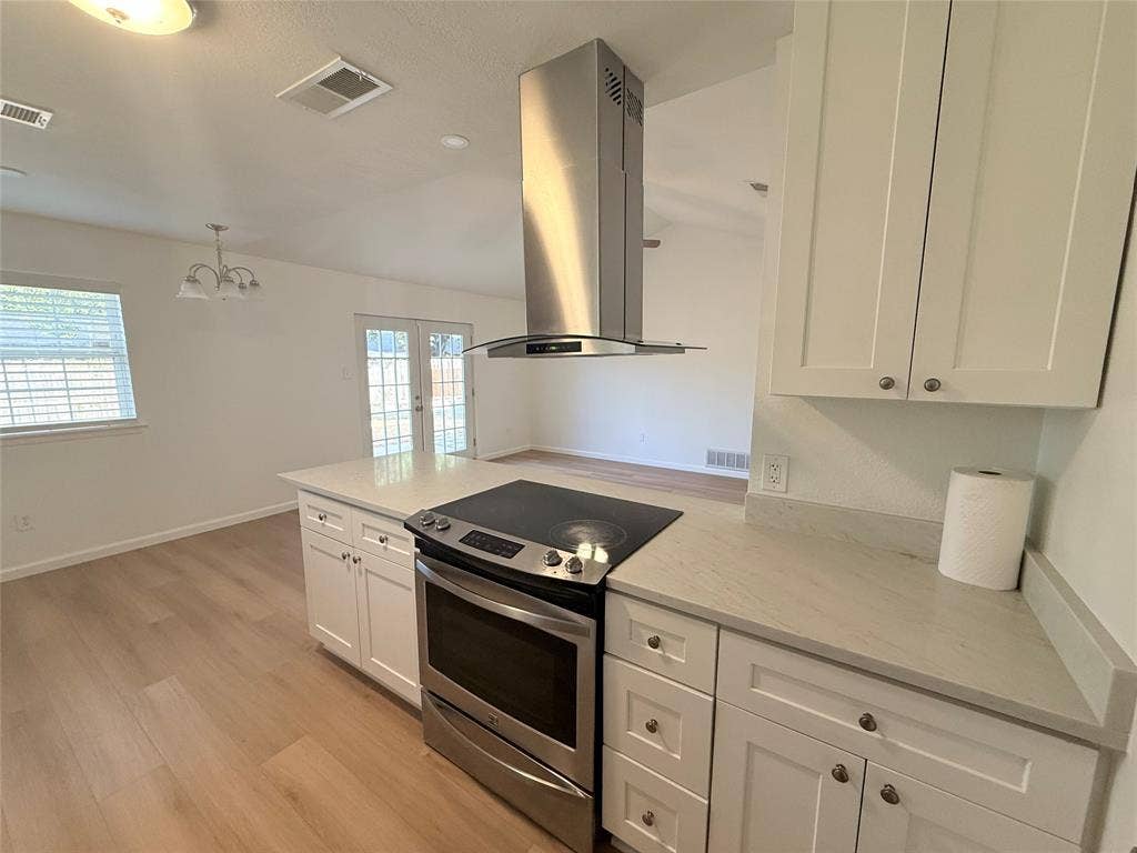 2704 Springlake Court, Irving, TX 75060 Enjoy cooking in this great kitchen. Very clean with recent paint.
