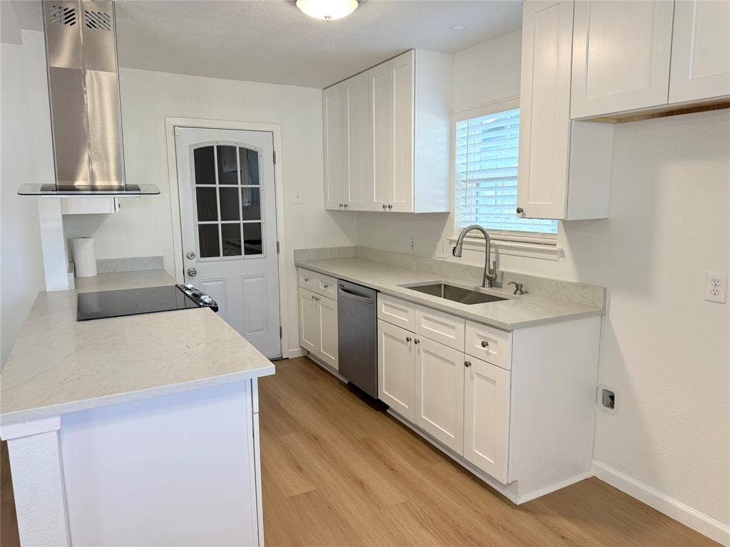 2704 Springlake Court, Irving, TX 75060 Recently painted. Quartz counter top.