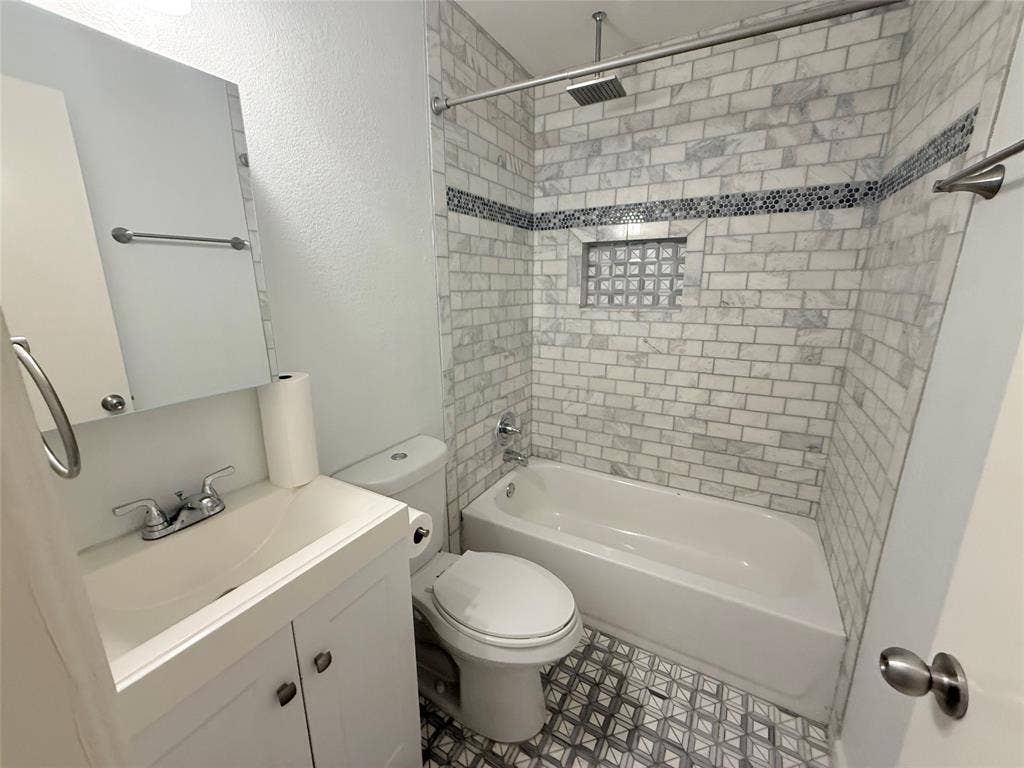 2704 Springlake Court, Irving, TX 75060 Updated secondary bath.