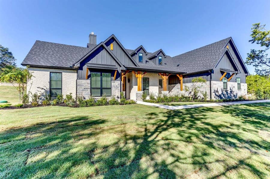 Property photo for 4990 Veal Station Road, Weatherford, TX