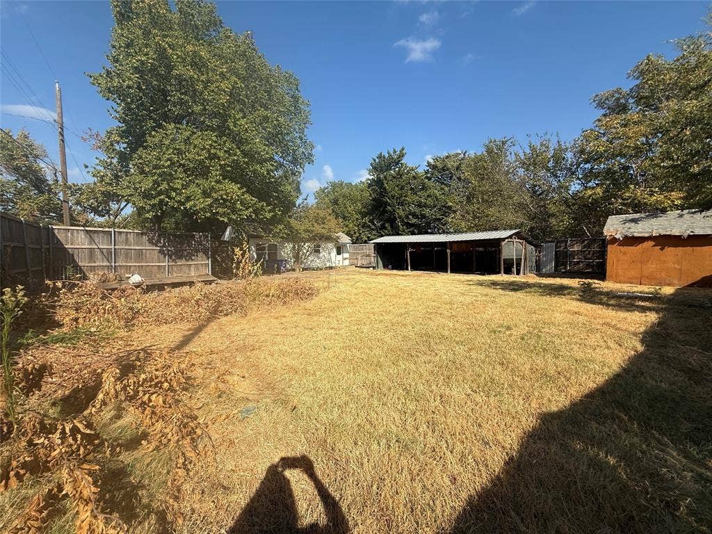 1800 Cottonwood Road, Carrollton, TX 75006