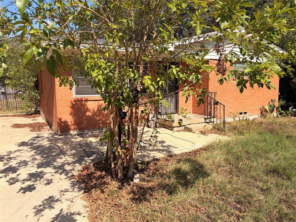 8109 Burroaks Drive, Dallas, TX 75217 8109 Burroaks Drive, Dallas, TX 75217