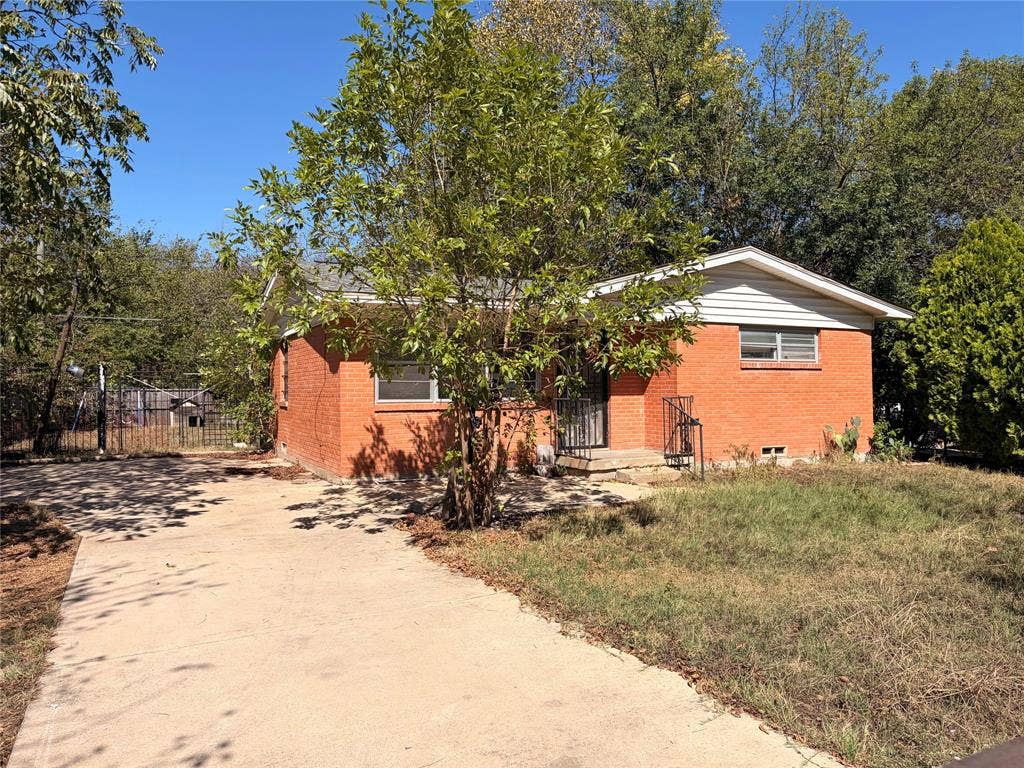8109 Burroaks Drive, Dallas, TX 75217 8109 Burroaks Drive, Dallas, TX 75217
