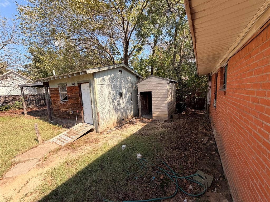 8109 Burroaks Drive, Dallas, TX 75217 8109 Burroaks Drive, Dallas, TX 75217