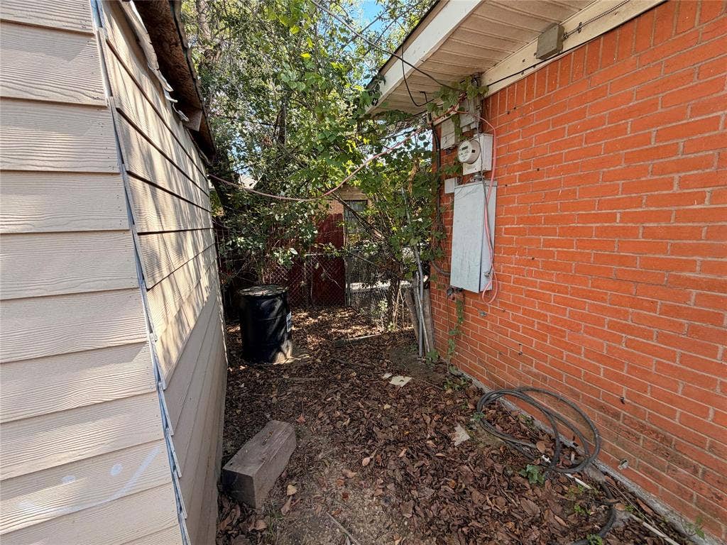 8109 Burroaks Drive, Dallas, TX 75217 8109 Burroaks Drive, Dallas, TX 75217