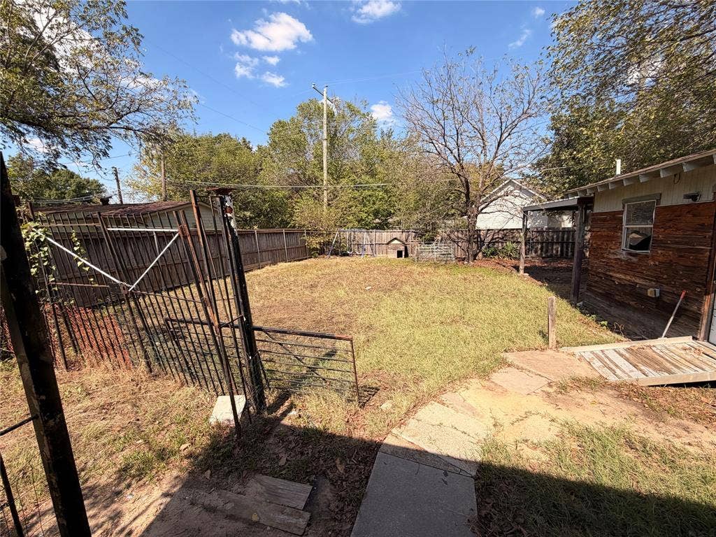 8109 Burroaks Drive, Dallas, TX 75217 8109 Burroaks Drive, Dallas, TX 75217