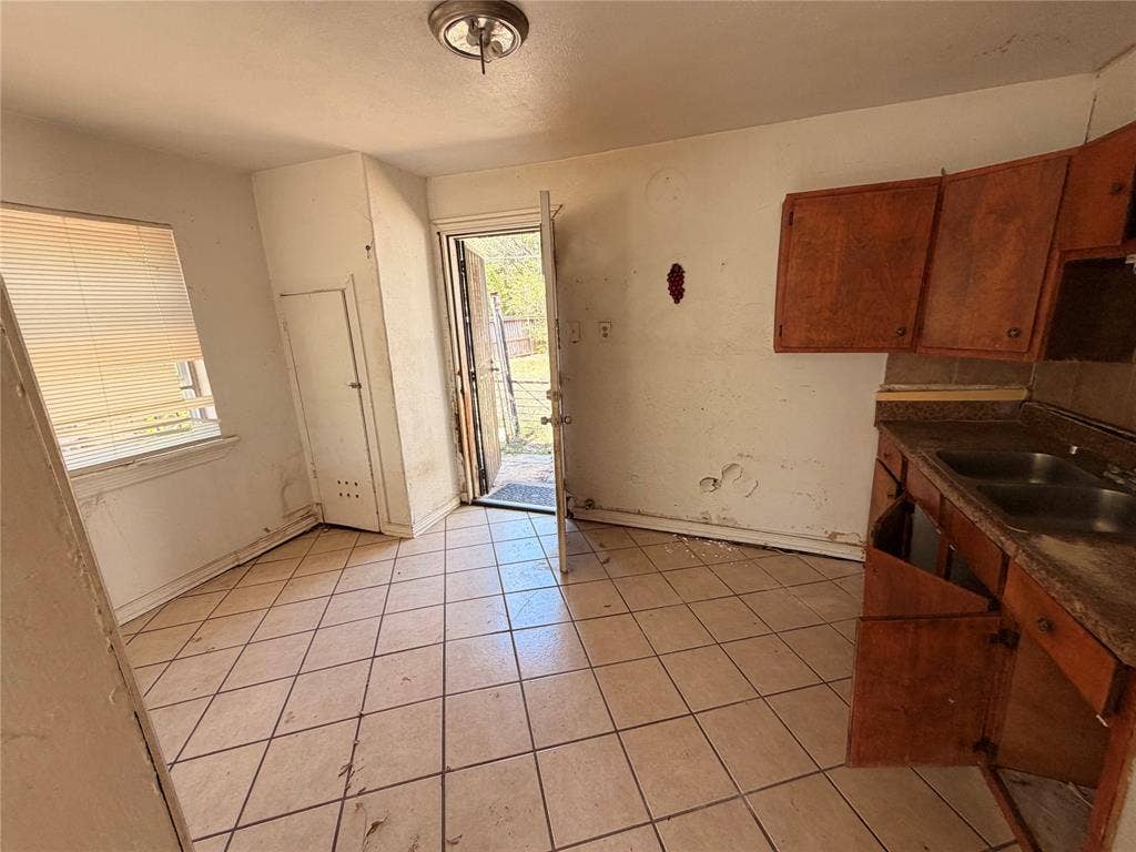 8109 Burroaks Drive, Dallas, TX 75217 8109 Burroaks Drive, Dallas, TX 75217