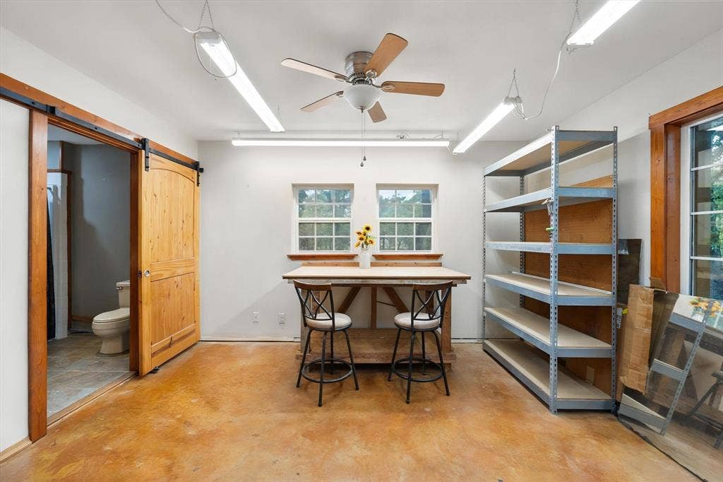 6472 Mark Drive, Burleson, TX 76028 6472 Mark Drive, Burleson, TX 76028