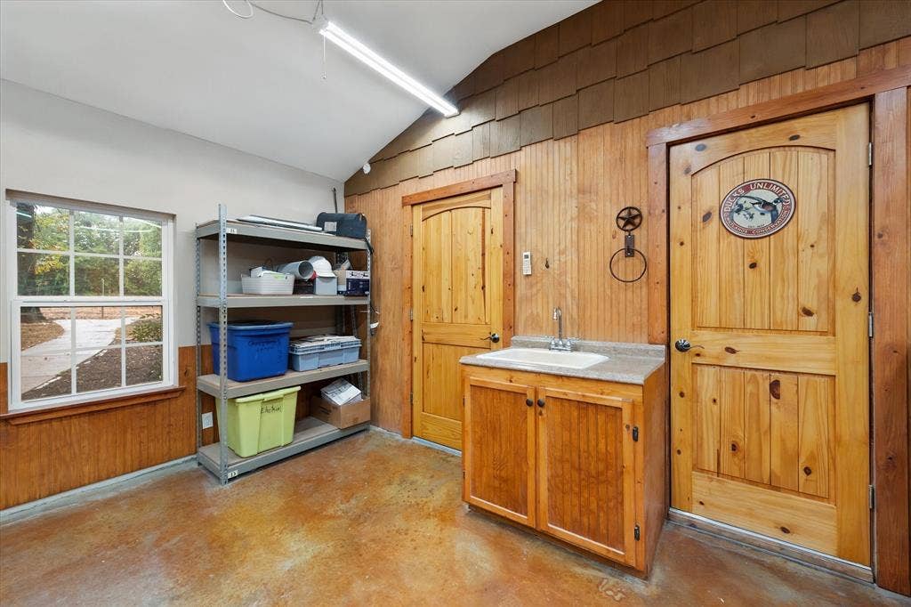 6472 Mark Drive, Burleson, TX 76028 6472 Mark Drive, Burleson, TX 76028