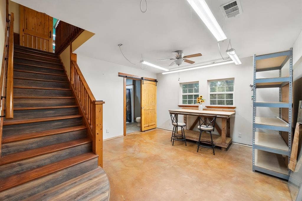 6472 Mark Drive, Burleson, TX 76028 6472 Mark Drive, Burleson, TX 76028