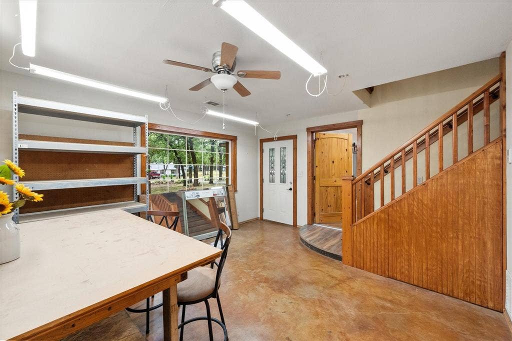 6472 Mark Drive, Burleson, TX 76028 6472 Mark Drive, Burleson, TX 76028