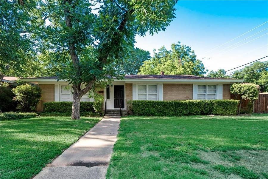 Property photo for 1601 Larkspur Drive, Arlington, TX