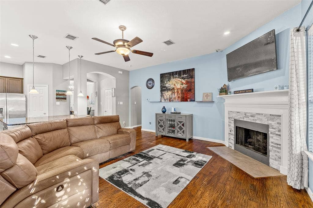 321 Deaton Drive, Fate, TX 75087 321 Deaton Drive, Fate, TX 75087