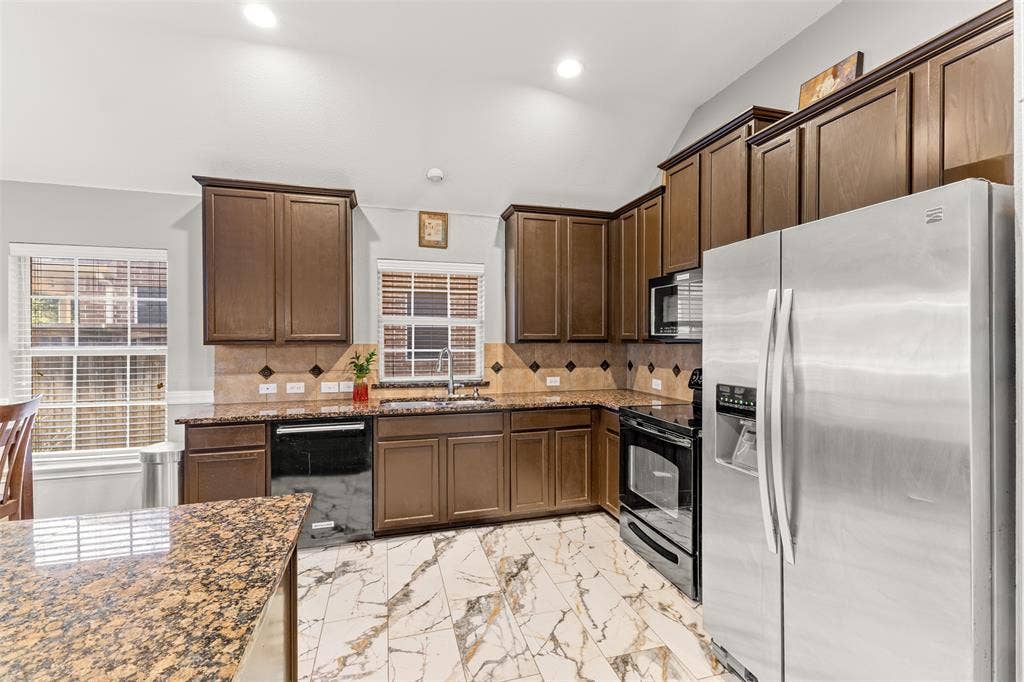321 Deaton Drive, Fate, TX 75087 321 Deaton Drive, Fate, TX 75087