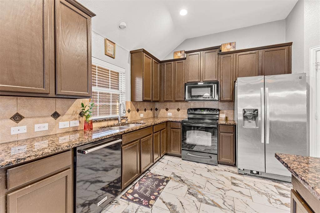 321 Deaton Drive, Fate, TX 75087 321 Deaton Drive, Fate, TX 75087