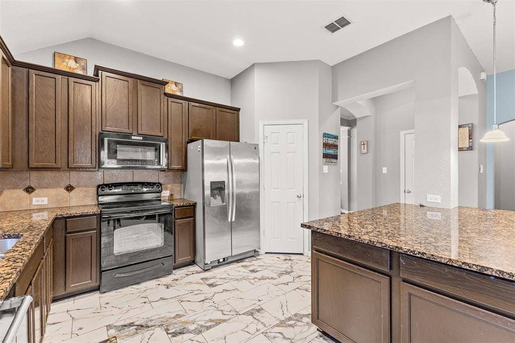321 Deaton Drive, Fate, TX 75087 321 Deaton Drive, Fate, TX 75087