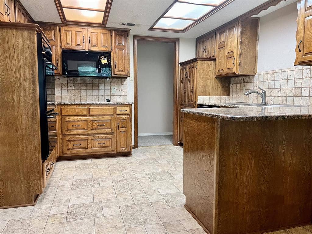 932 Old Mill Circle, Irving, TX 75061 932 Old Mill Circle, Irving, TX 75061