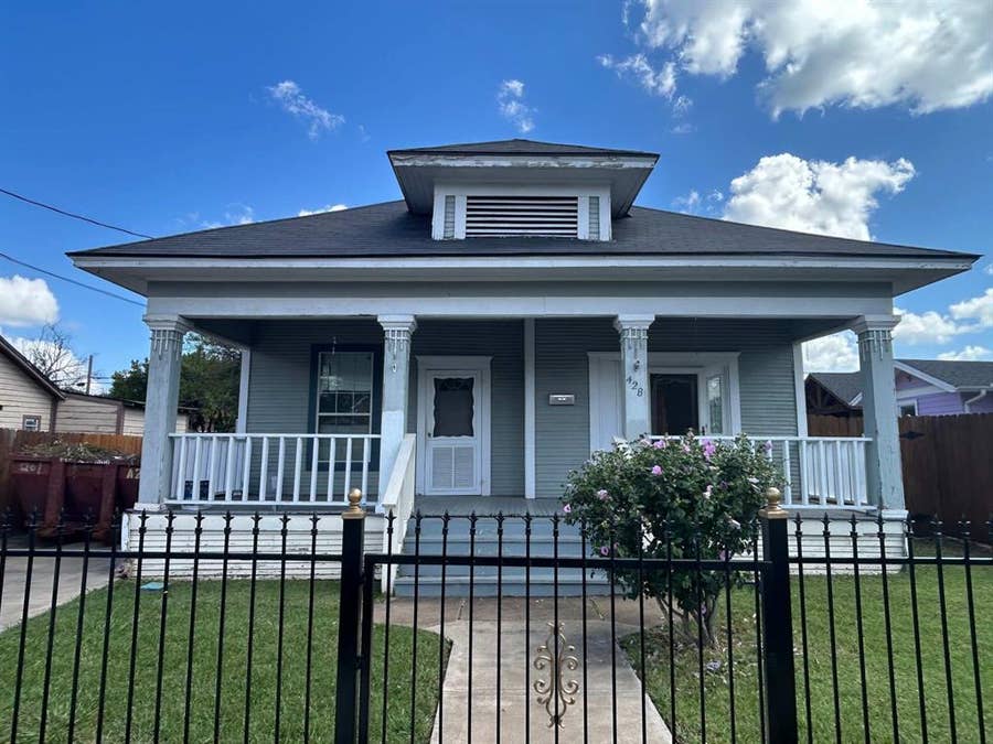Property photo for 428 W 7th Street, Dallas, TX