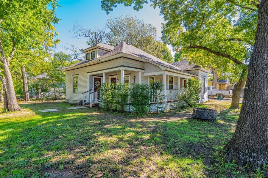 Property photo for 200 Williams Street, Waxahachie, TX