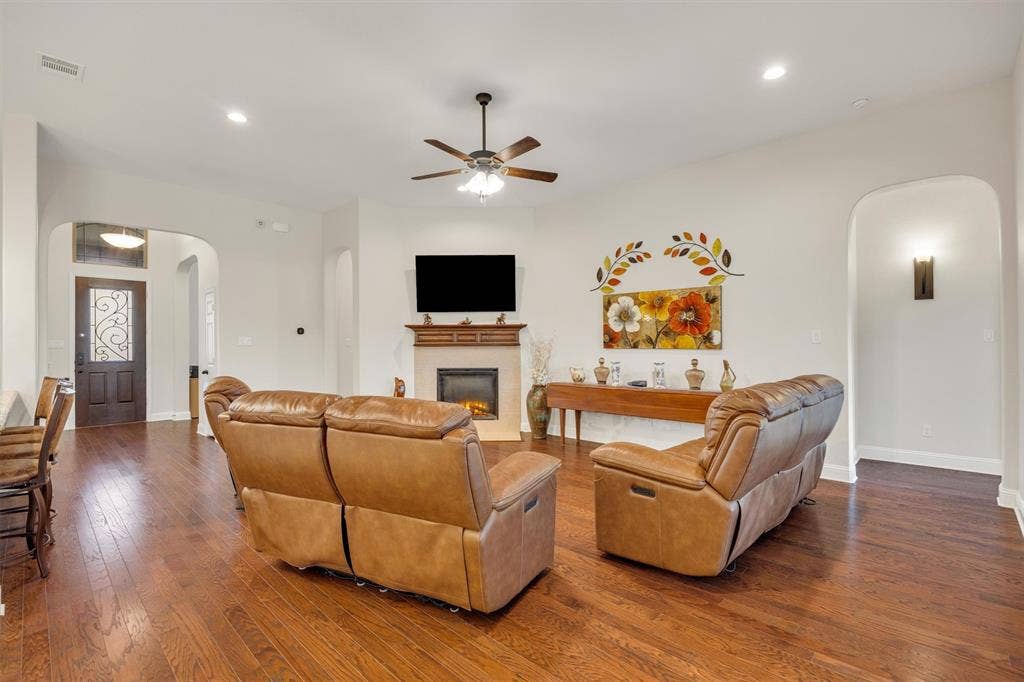 640 Cross Creek Drive, Waxahachie, TX 75167 640 Cross Creek Drive, Waxahachie, TX 75167