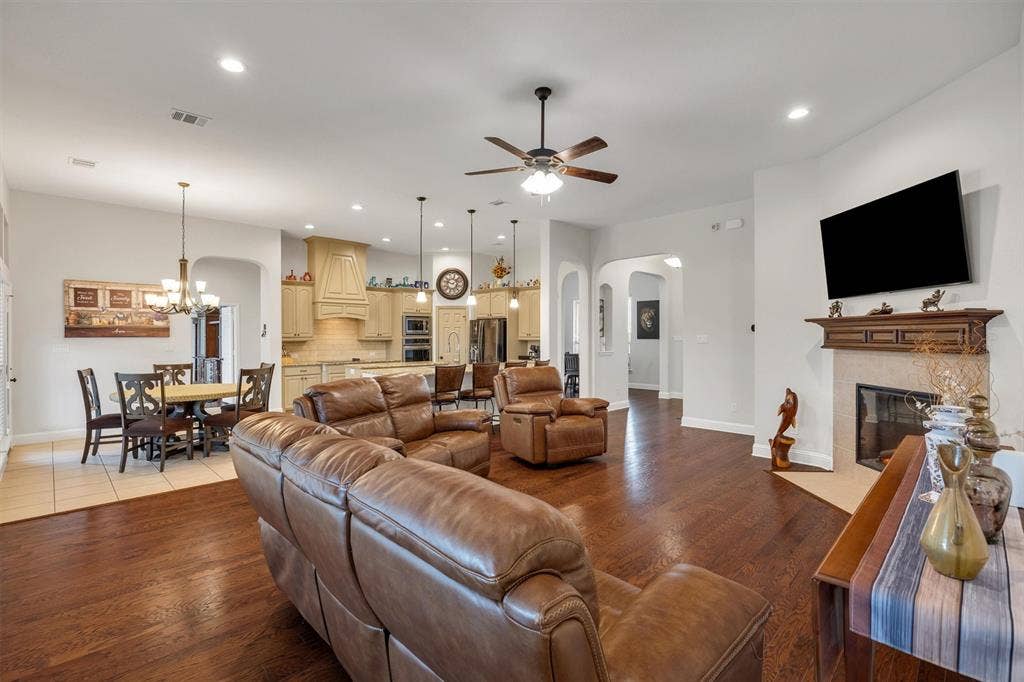 640 Cross Creek Drive, Waxahachie, TX 75167 640 Cross Creek Drive, Waxahachie, TX 75167