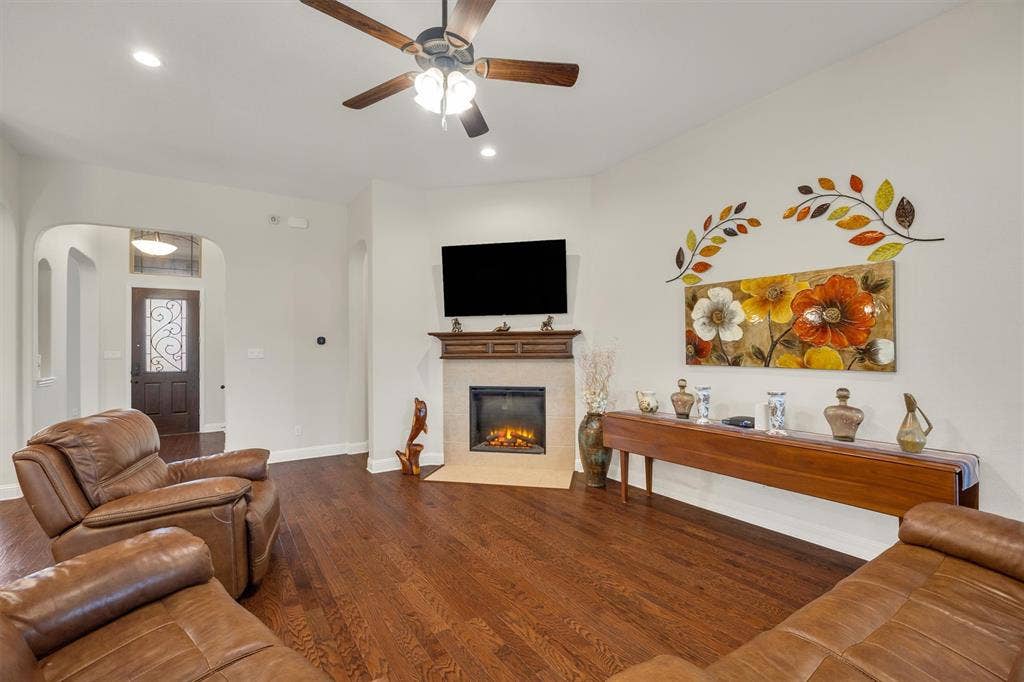 640 Cross Creek Drive, Waxahachie, TX 75167 640 Cross Creek Drive, Waxahachie, TX 75167