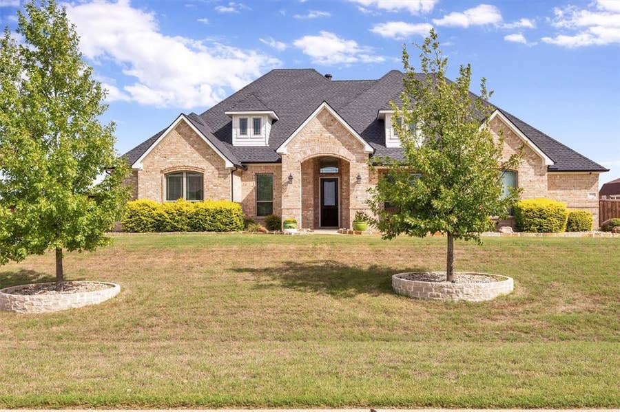 Property photo for 640 Cross Creek Drive, Waxahachie, TX