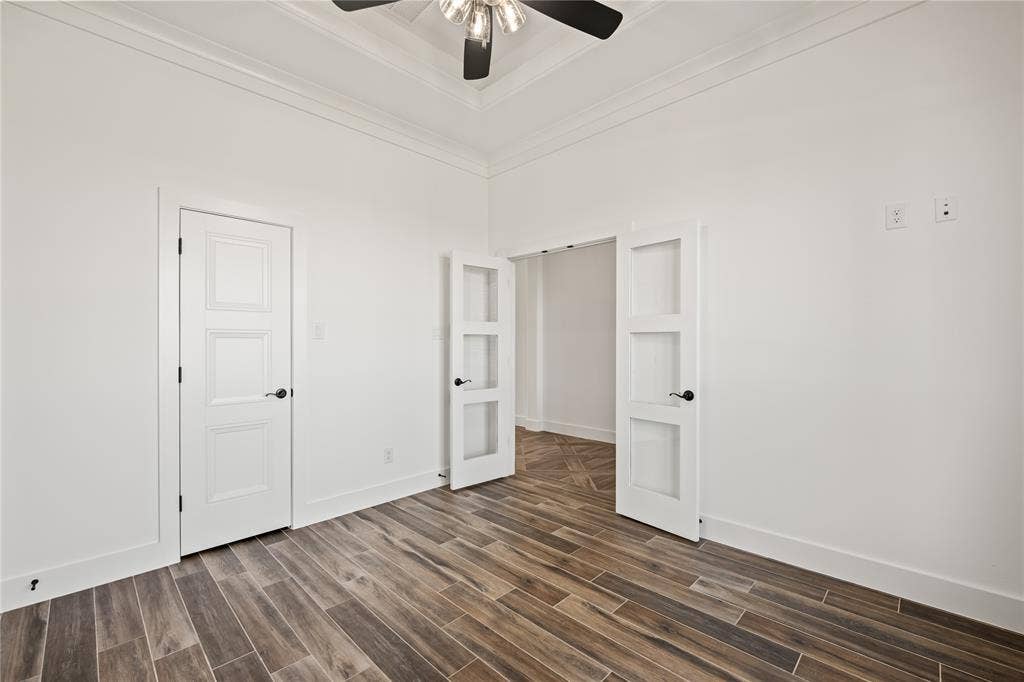 104 Oak Meadow Lane, Weatherford, TX 76085 Wood-finish tile flooring throughout, crown molding, white walls, and a recessed ceiling