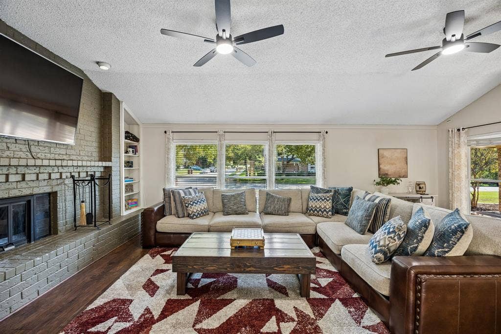 1501 Schumac Lane, Bedford, TX 76022 1501 Schumac Lane, Bedford, TX 76022
