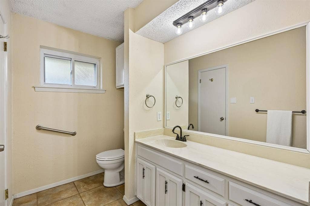 1501 Schumac Lane, Bedford, TX 76022 1501 Schumac Lane, Bedford, TX 76022