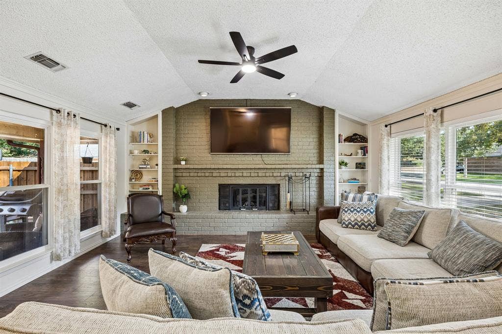 1501 Schumac Lane, Bedford, TX 76022 1501 Schumac Lane, Bedford, TX 76022