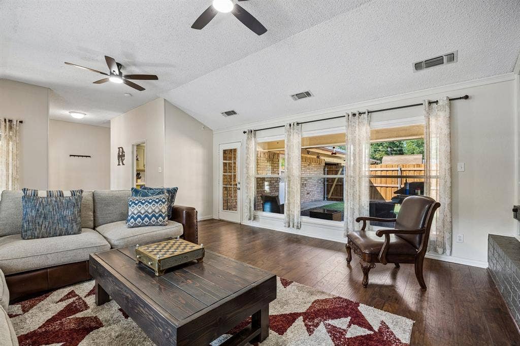 1501 Schumac Lane, Bedford, TX 76022 1501 Schumac Lane, Bedford, TX 76022