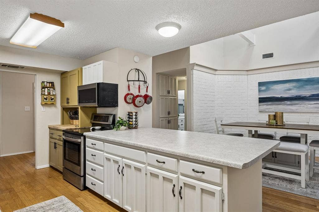 1501 Schumac Lane, Bedford, TX 76022 1501 Schumac Lane, Bedford, TX 76022