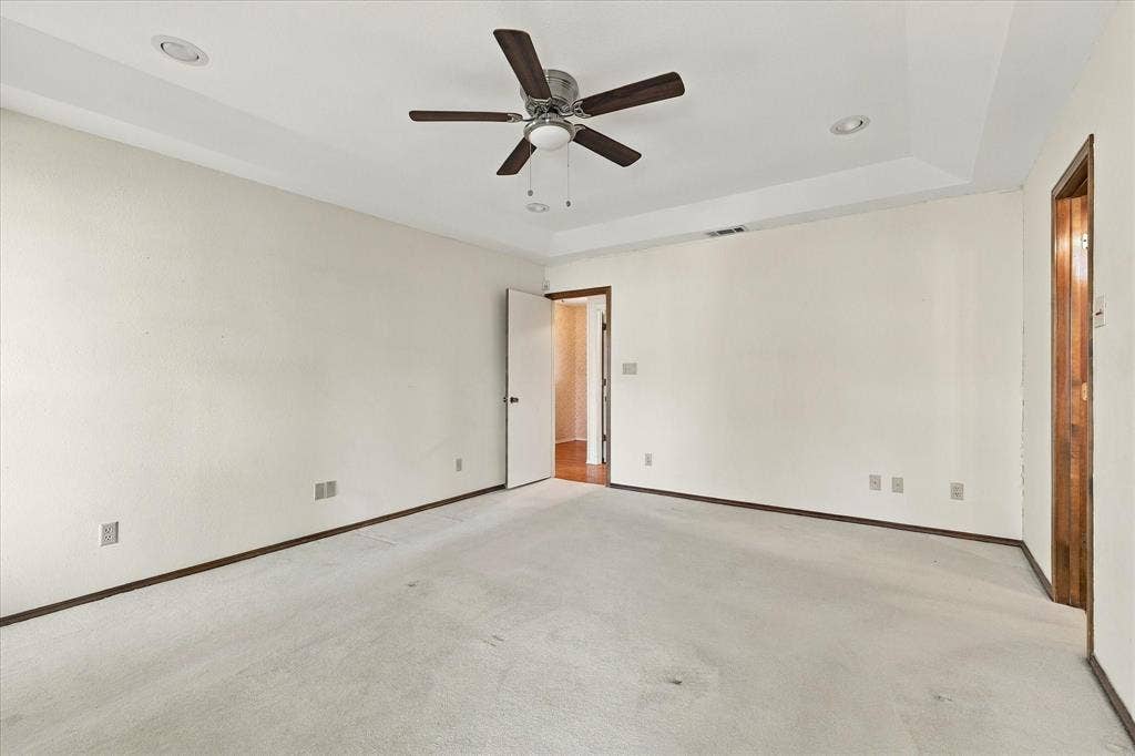212 Heneretta Drive, Hurst, TX 76054
