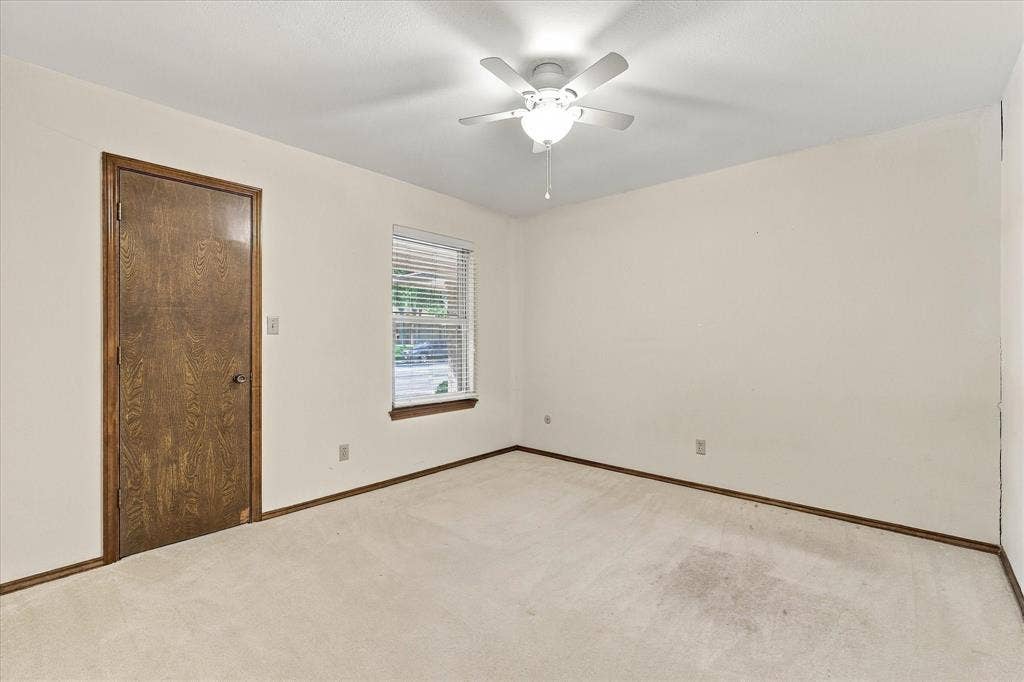 212 Heneretta Drive, Hurst, TX 76054