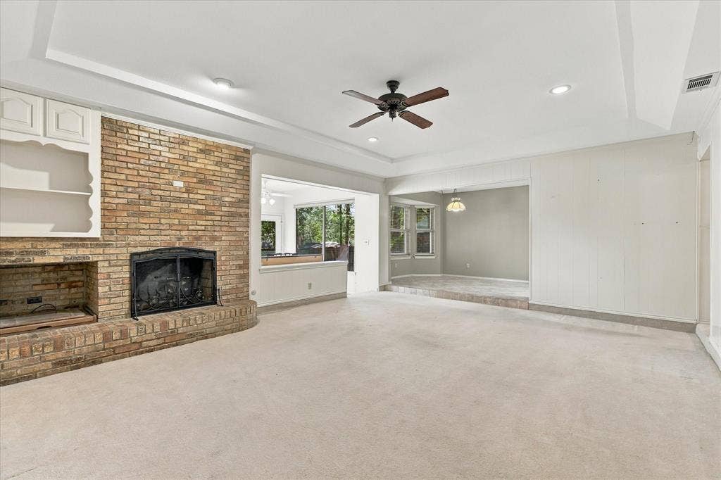 212 Heneretta Drive, Hurst, TX 76054