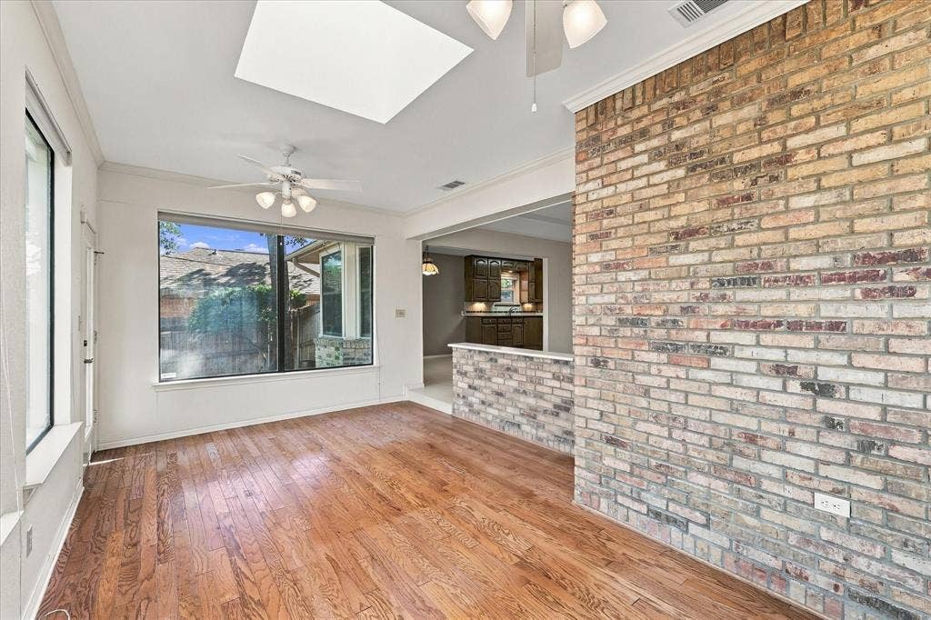 212 Heneretta Drive, Hurst, TX 76054