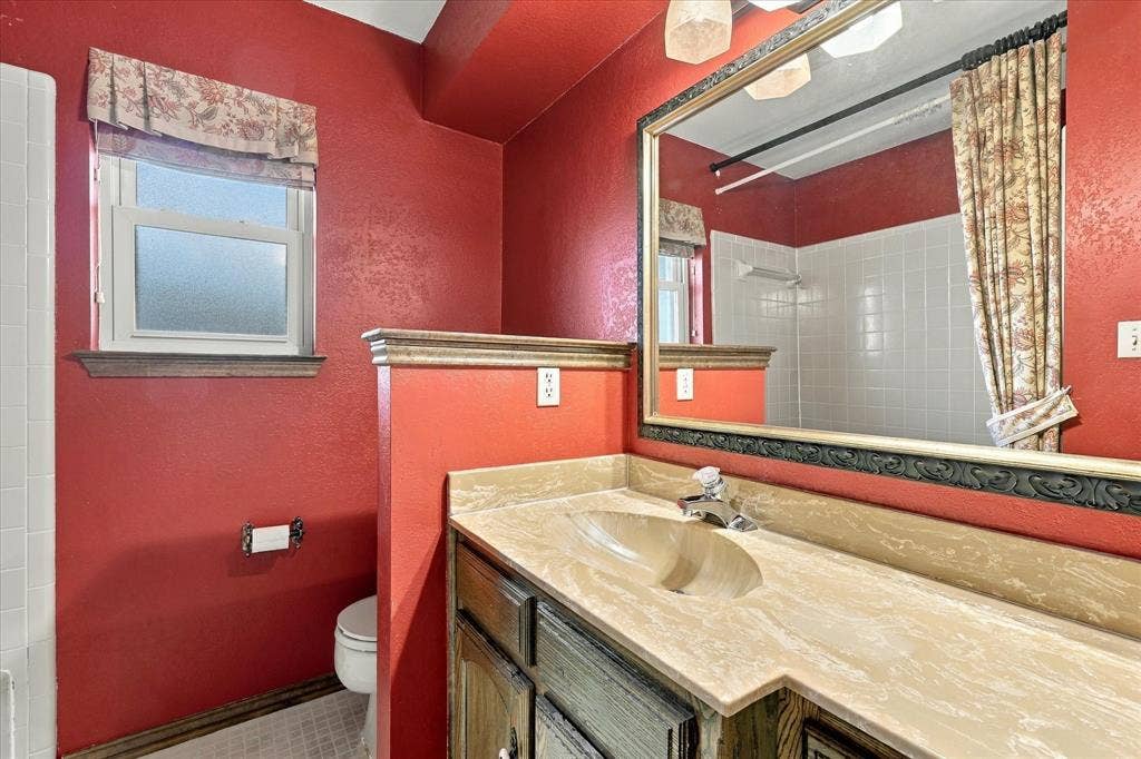 212 Heneretta Drive, Hurst, TX 76054