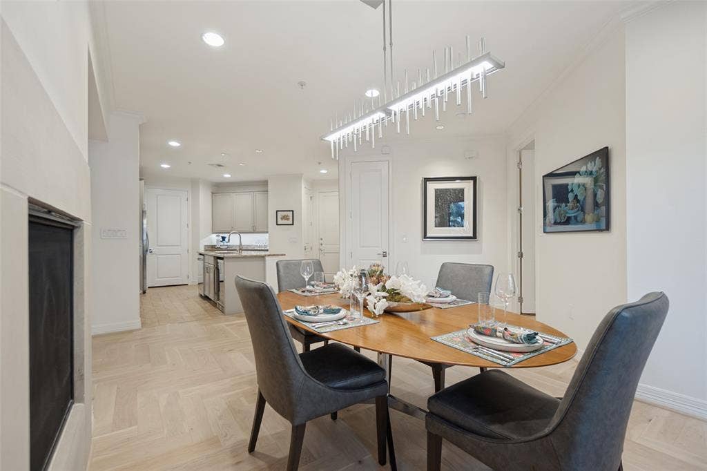 8616 Turtle Creek Boulevard, #214, Dallas, TX 75225