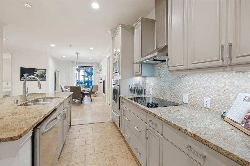 8616 Turtle Creek Boulevard, #214, Dallas, TX 75225