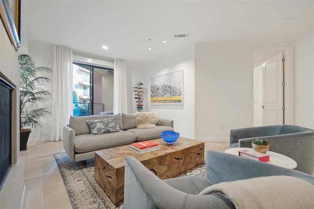 8616 Turtle Creek Boulevard, #214, Dallas, TX 75225