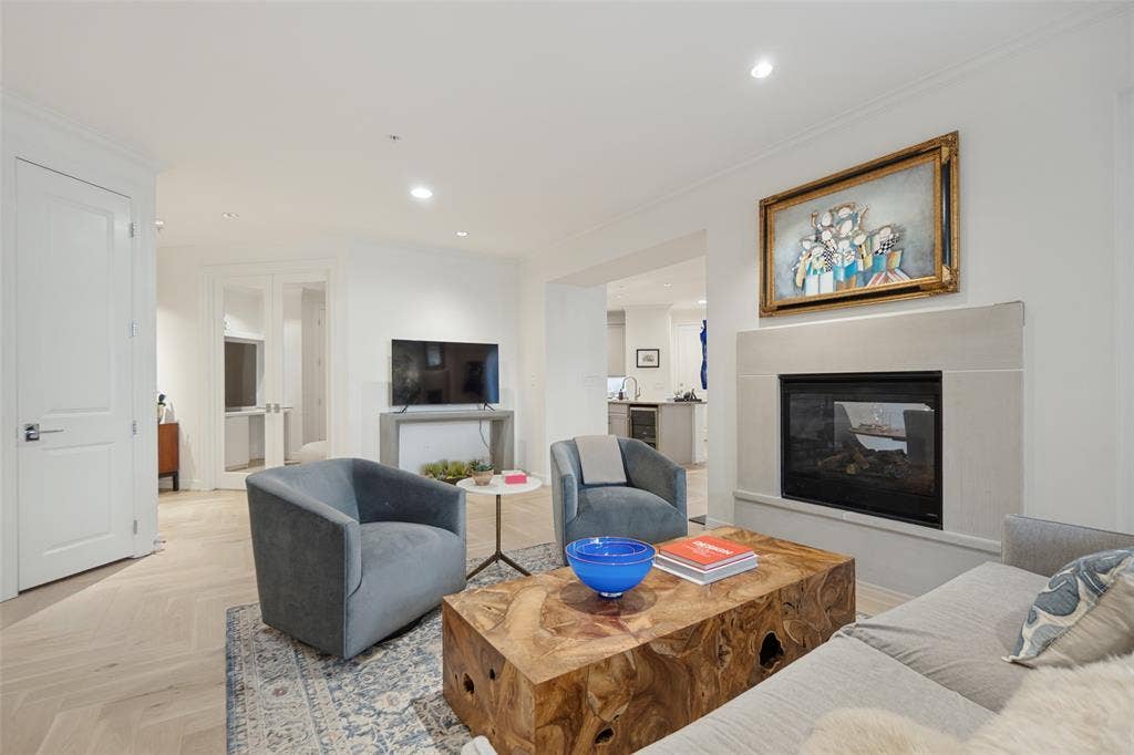 8616 Turtle Creek Boulevard, #214, Dallas, TX 75225