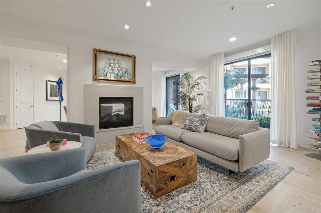 8616 Turtle Creek Boulevard, #214, Dallas, TX 75225
