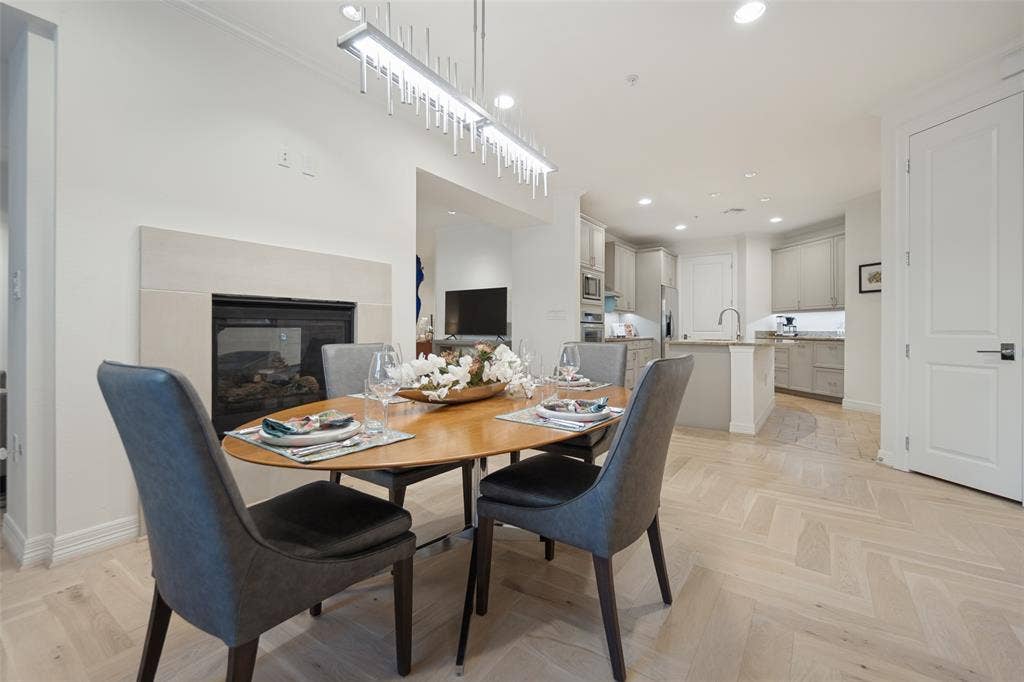 8616 Turtle Creek Boulevard, #214, Dallas, TX 75225