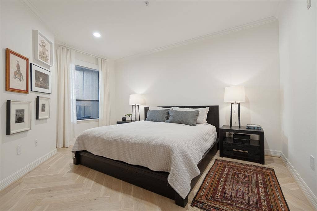 8616 Turtle Creek Boulevard, #214, Dallas, TX 75225
