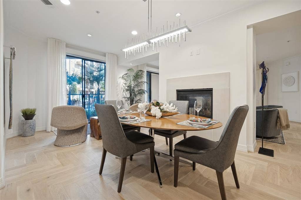 8616 Turtle Creek Boulevard, #214, Dallas, TX 75225